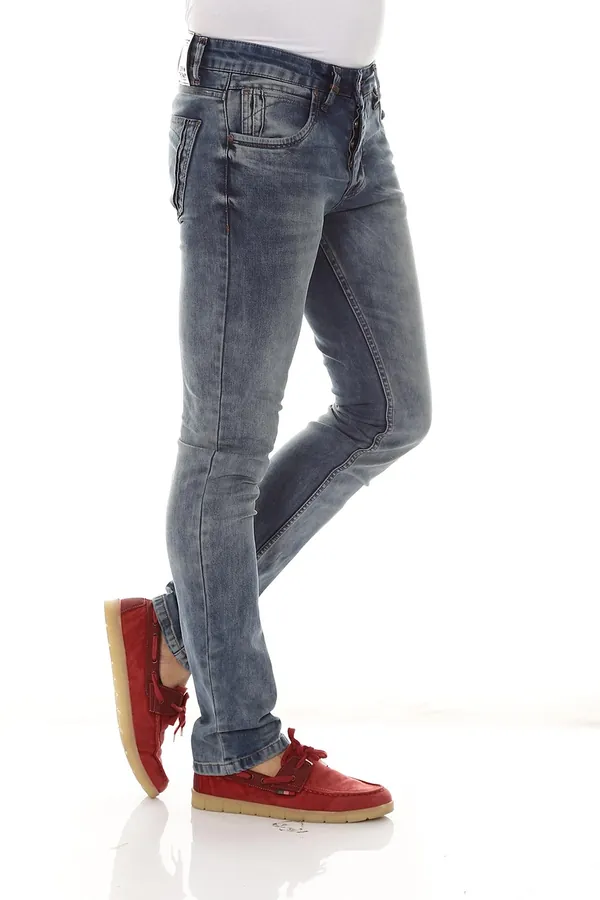Açık Mavi Taşlanmış Slim Jean